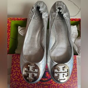 Tory Burch Reva Metallic Silver Ballet Flats size 9.5